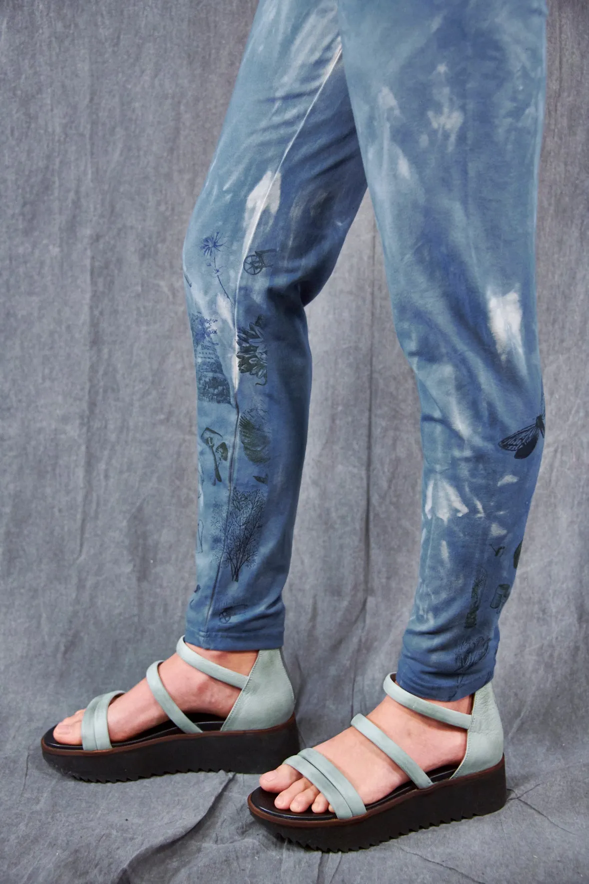 3136 Hand Dyed Handprinted Heavier Weight Legging Blue with Dragonfly Watering Can