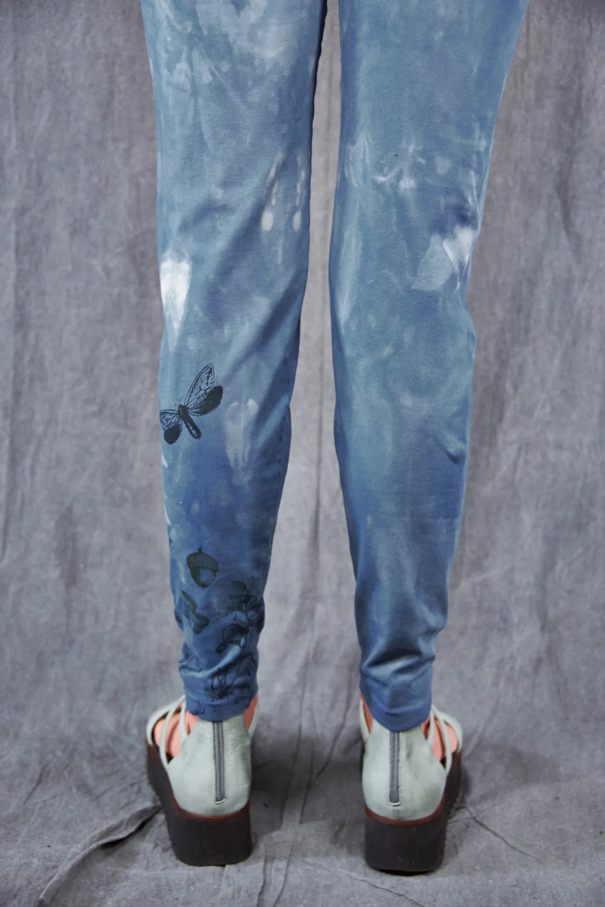 3136 Hand Dyed Handprinted Heavier Weight Legging Blue with Dragonfly Watering Can