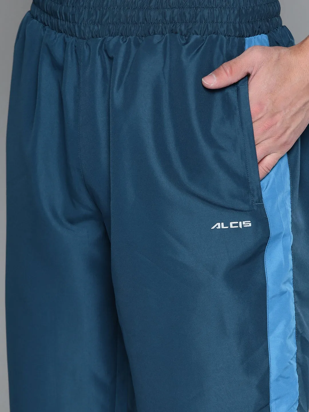 Alcis Men Color Blocked Blue Track Suit