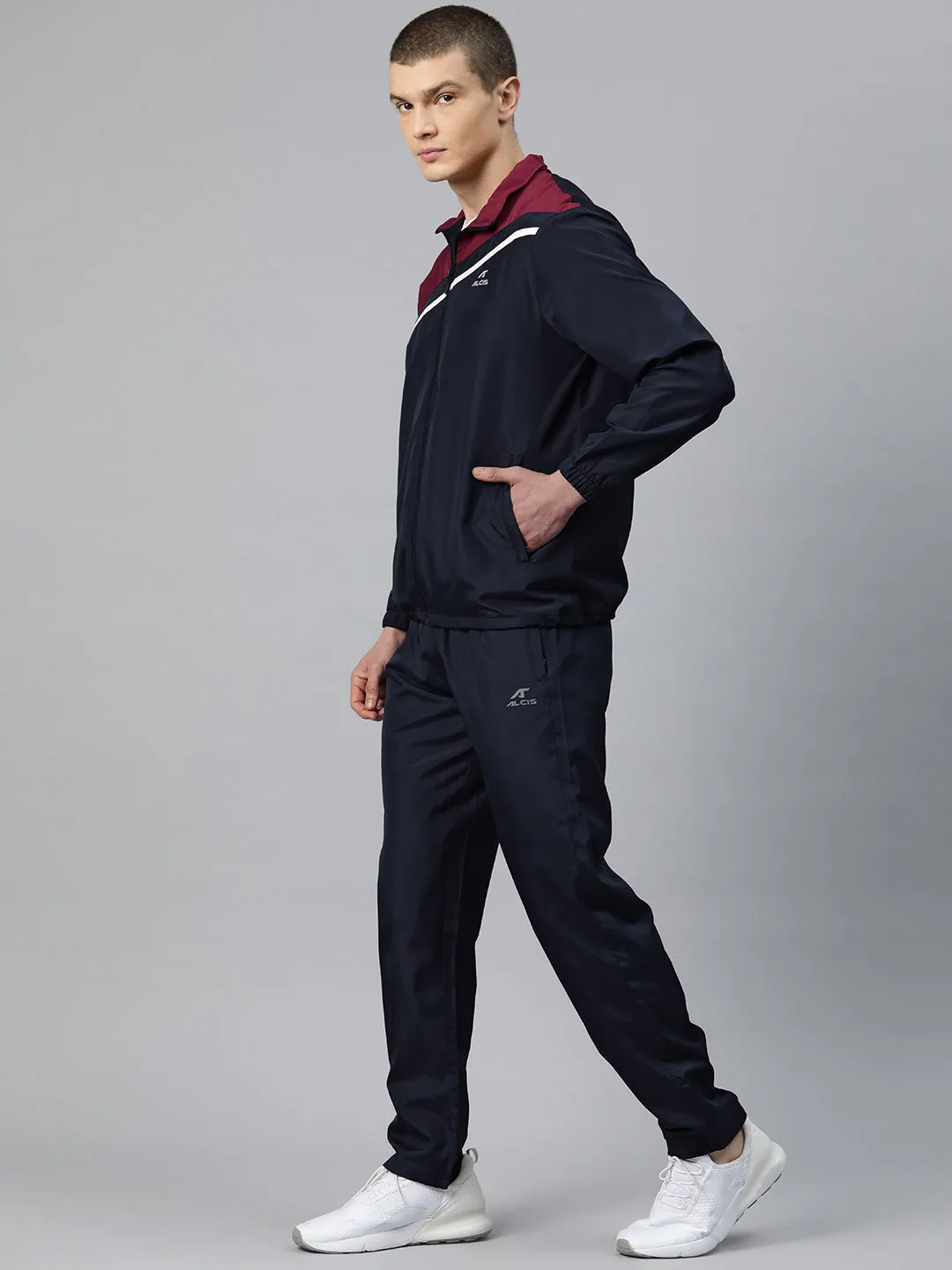 Alcis Men Colourblocked Tracksuit