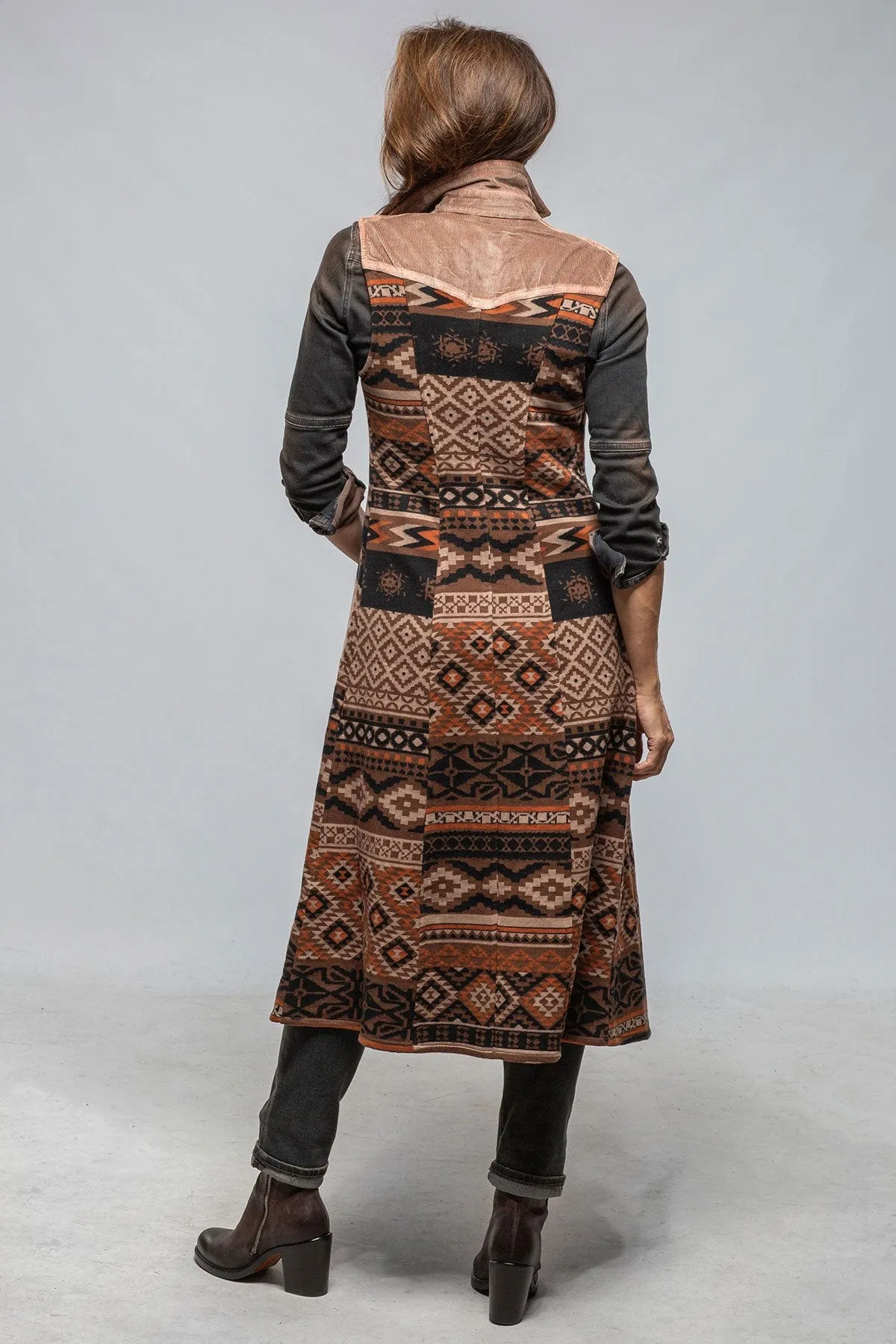 Badlands Long Vest In Brown