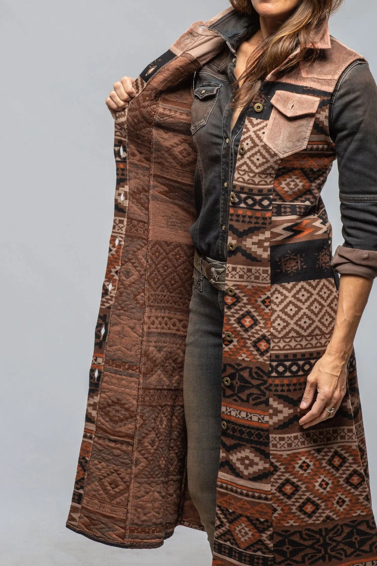 Badlands Long Vest In Brown