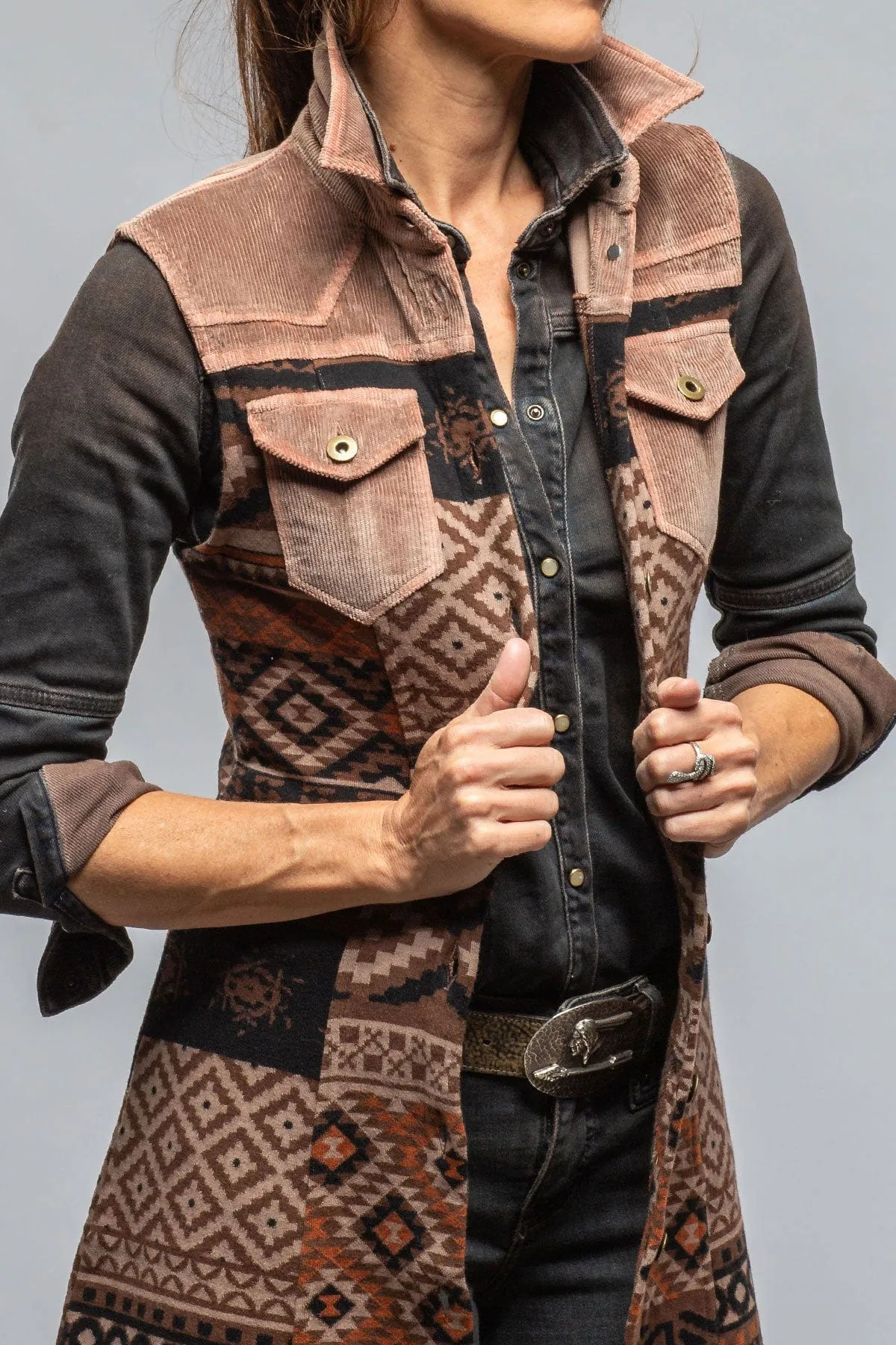Badlands Long Vest In Brown