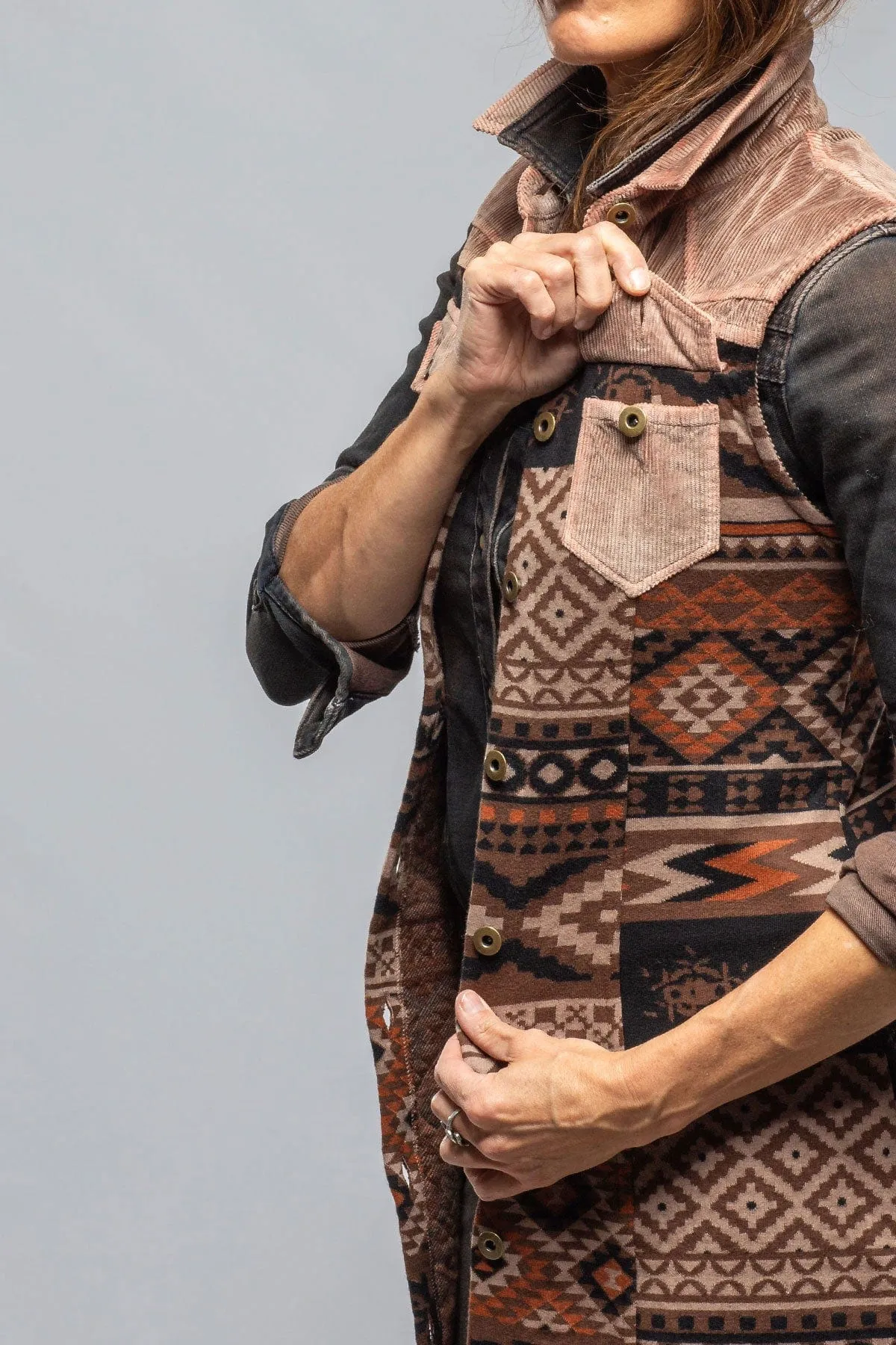 Badlands Long Vest In Brown