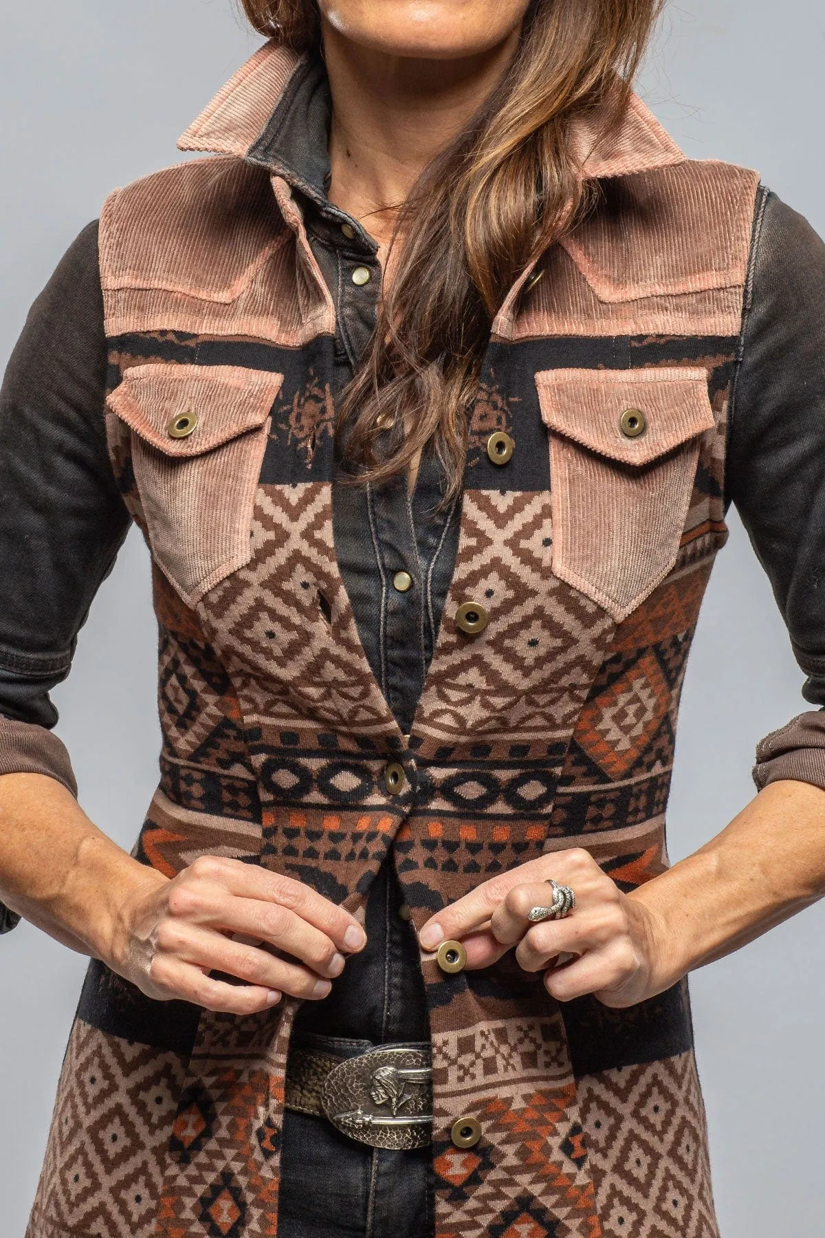 Badlands Long Vest In Brown