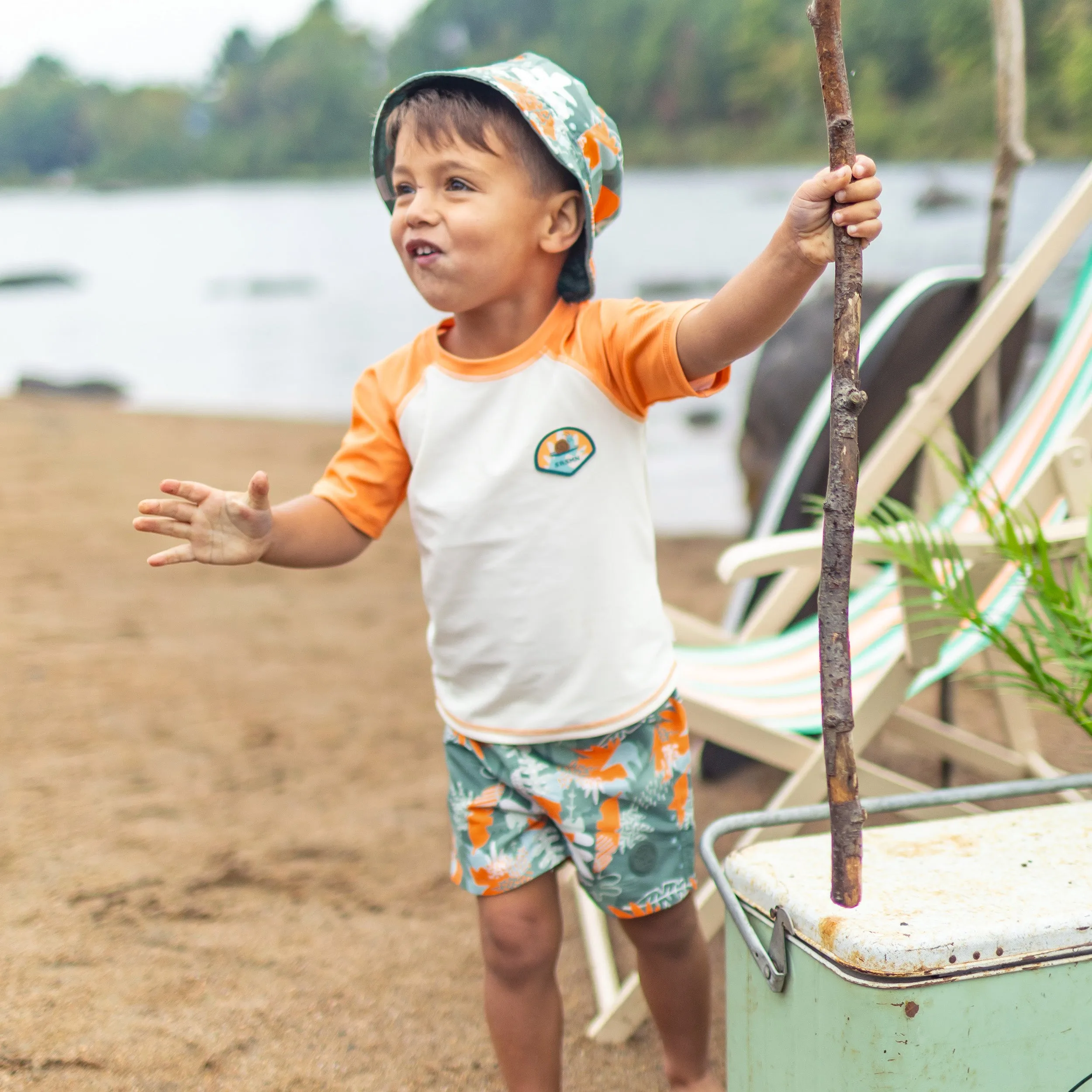 Chapeau de soleil vert réversible à motif de feuilles tropicales, bébé || Green reversible bucket hat with tropical leaf pattern, baby
