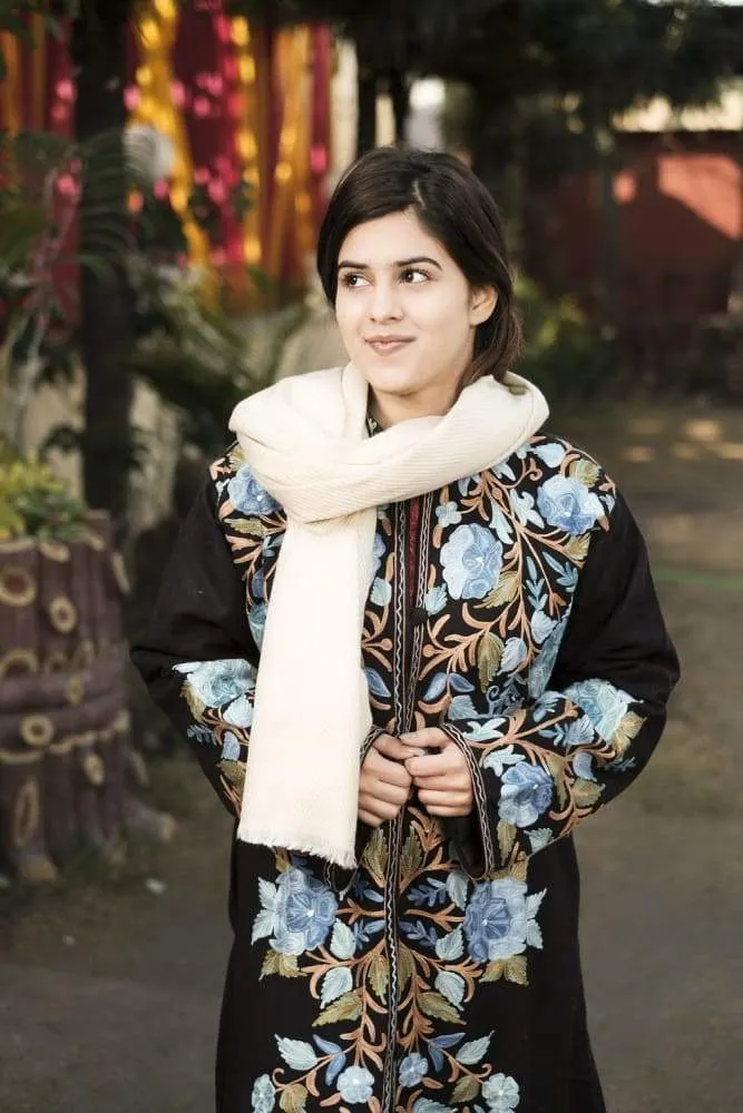 Cream Color Texture Semi pashmina Ladakhi Wool Shawl Is Known For Its Softness.