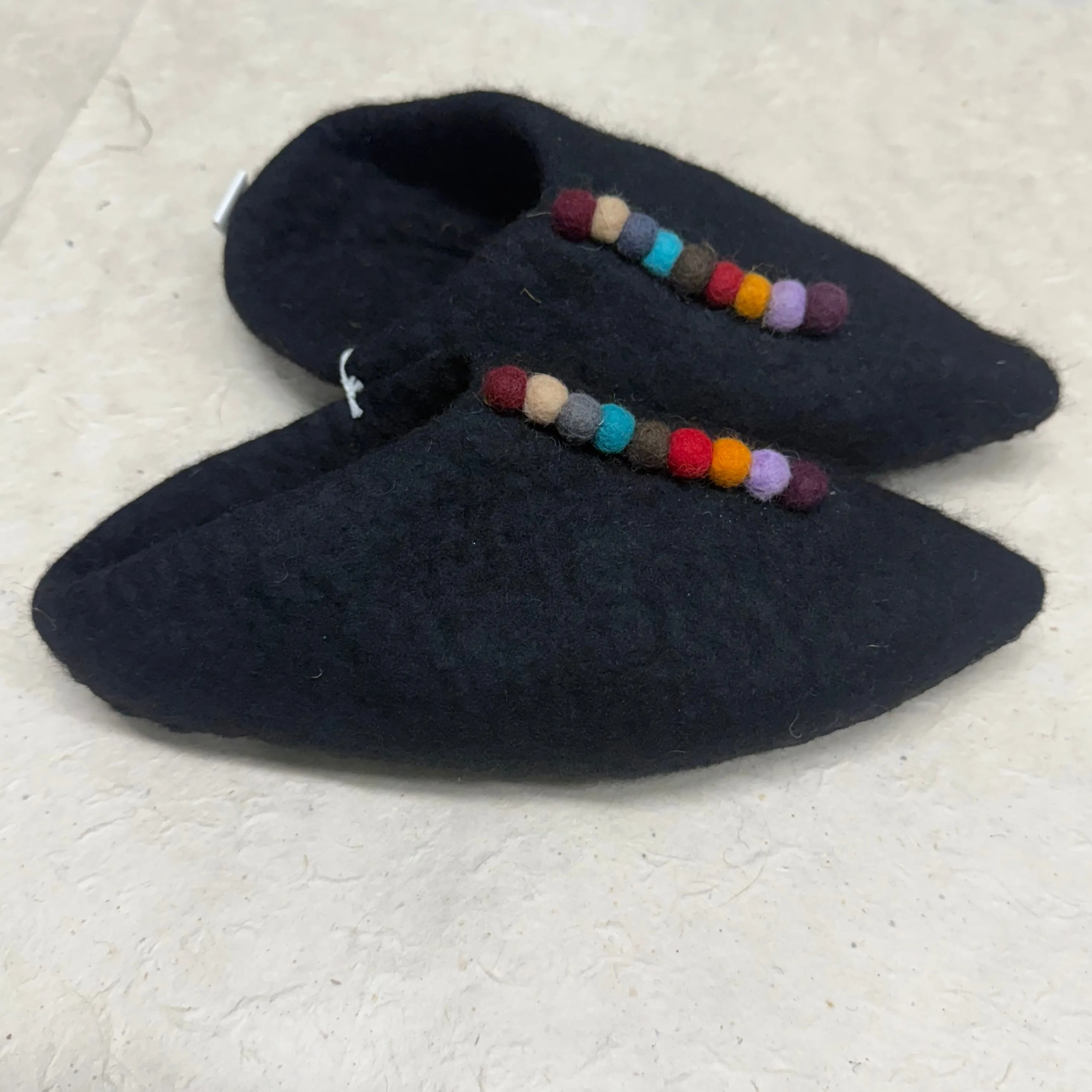 FELT SLIPPERS size 36