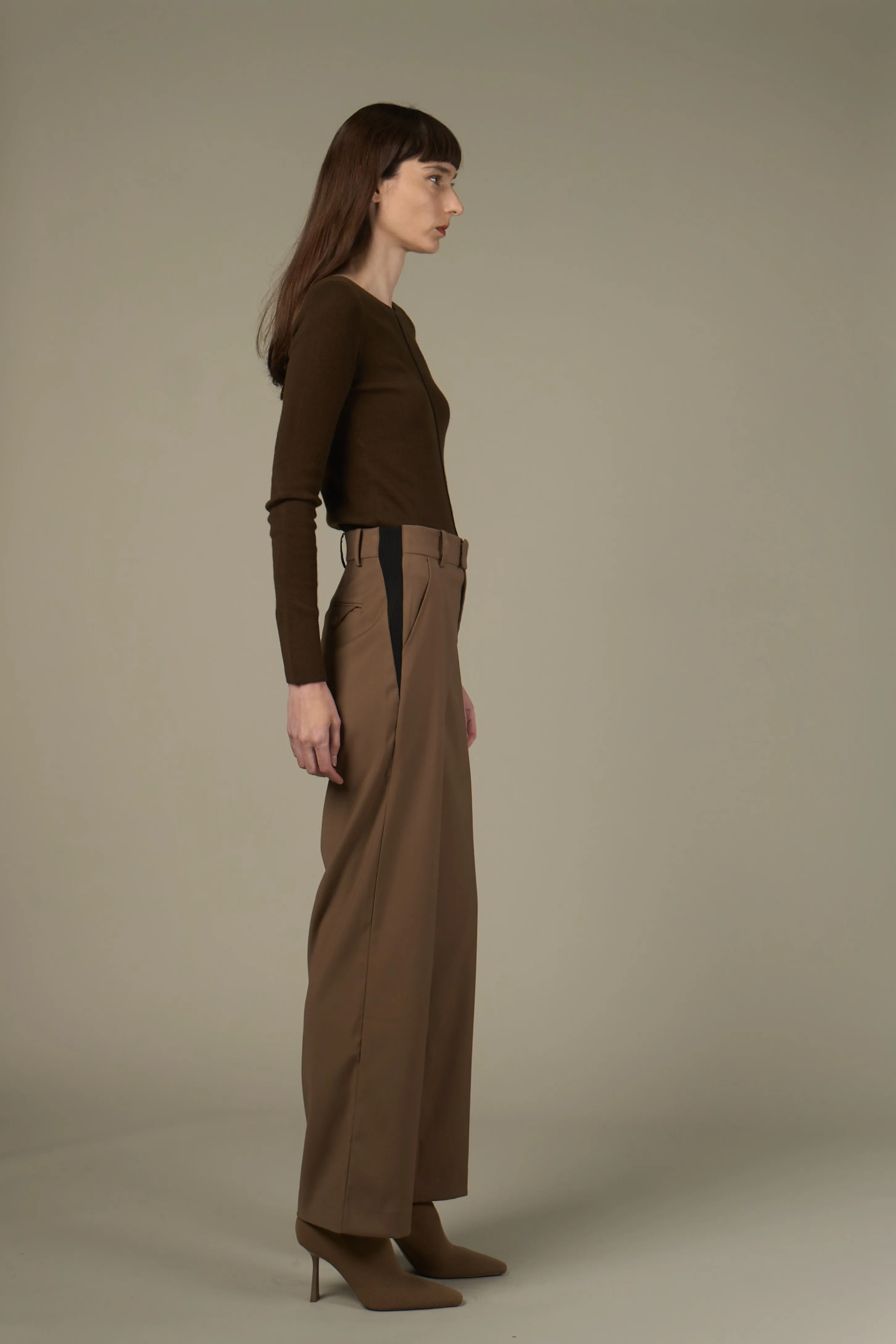JLW006 Elastic Detail Straight Leg Pants-Khaki Brown
