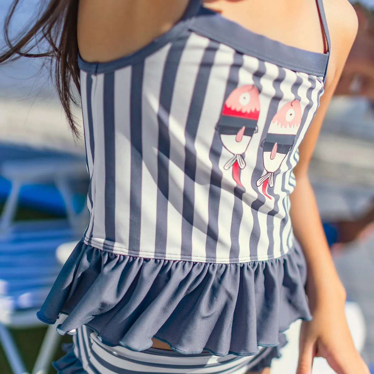Maillot de bain deux pièces à rayures et volants, enfant || Striped two piece swimsuit with ruffles, child