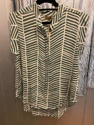 Retro shirt in grey