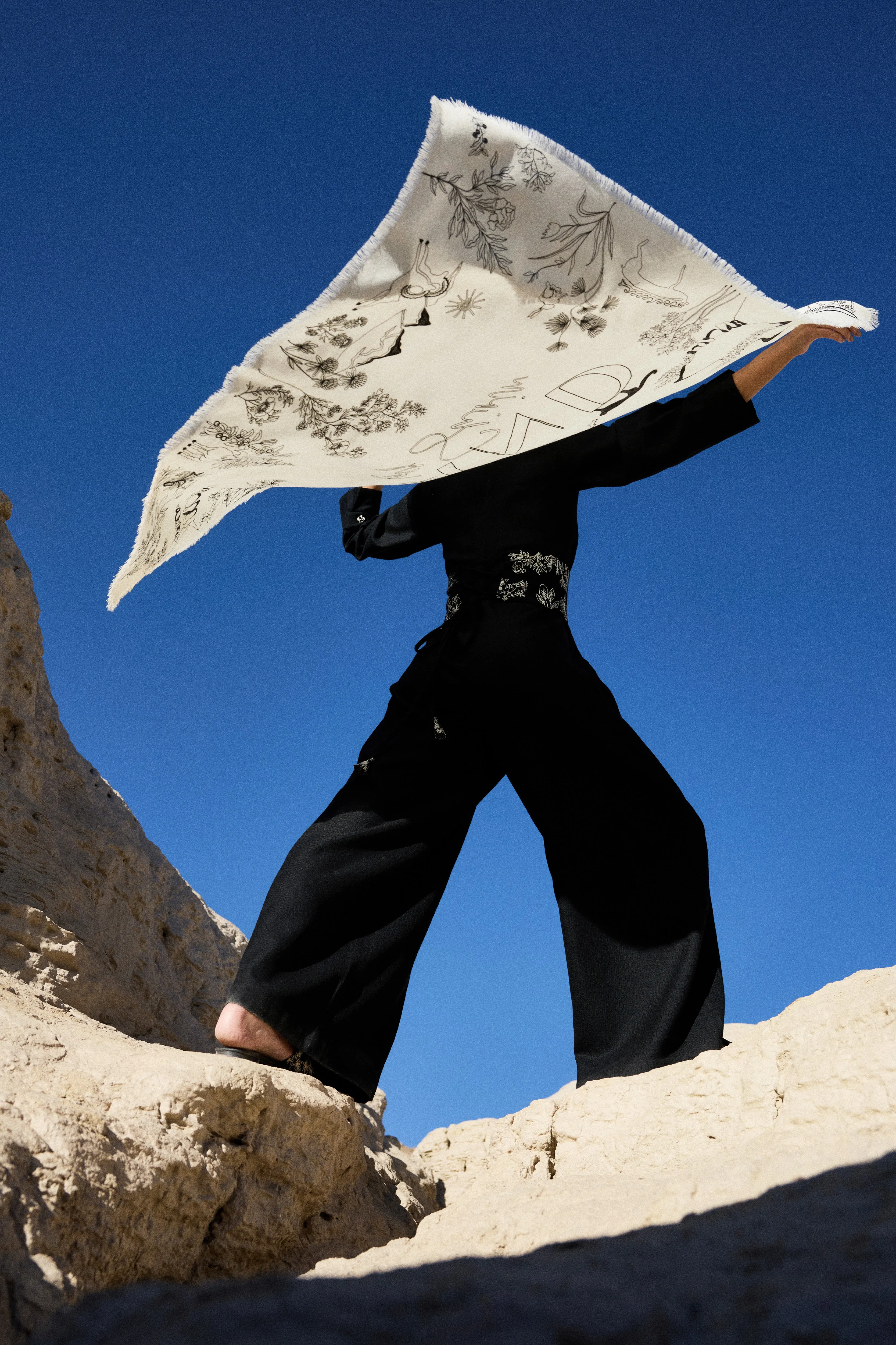 SAND Iconic Woollen Himalayan Landscape Scarf (Ivory & Black)