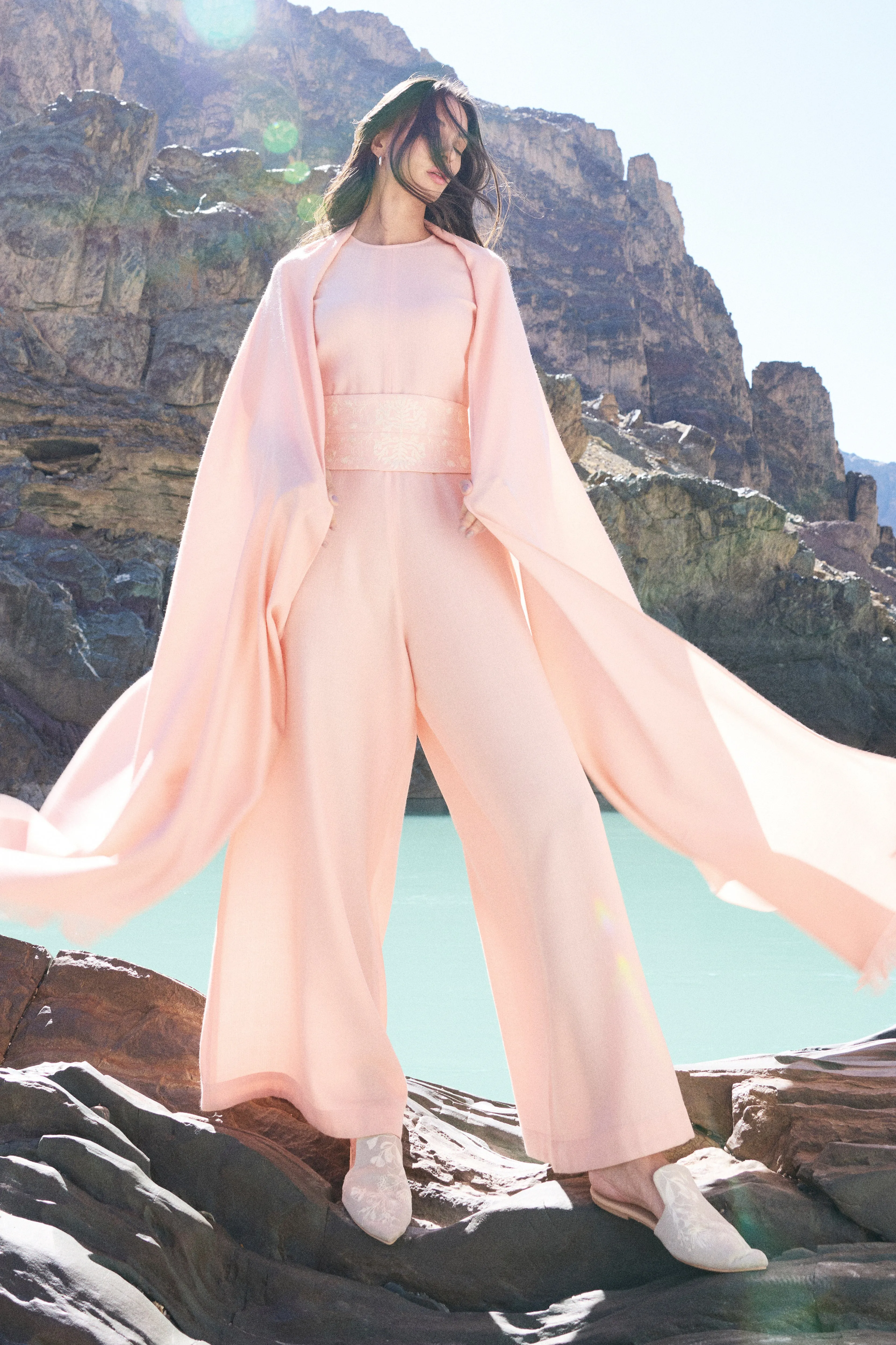 Sand Woollen Shawl (Dusty Pink)