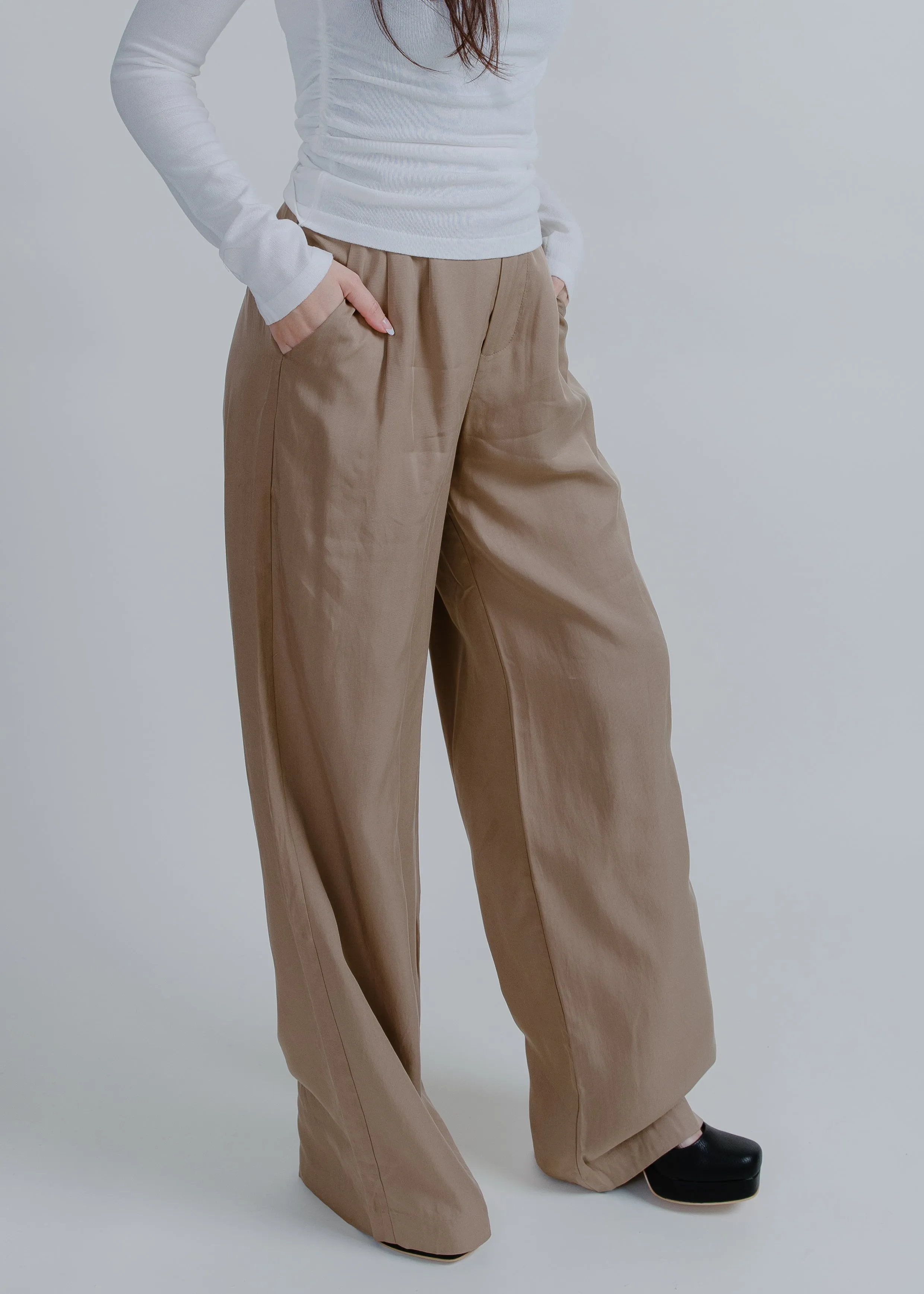 She Means Business Trousers - Khaki