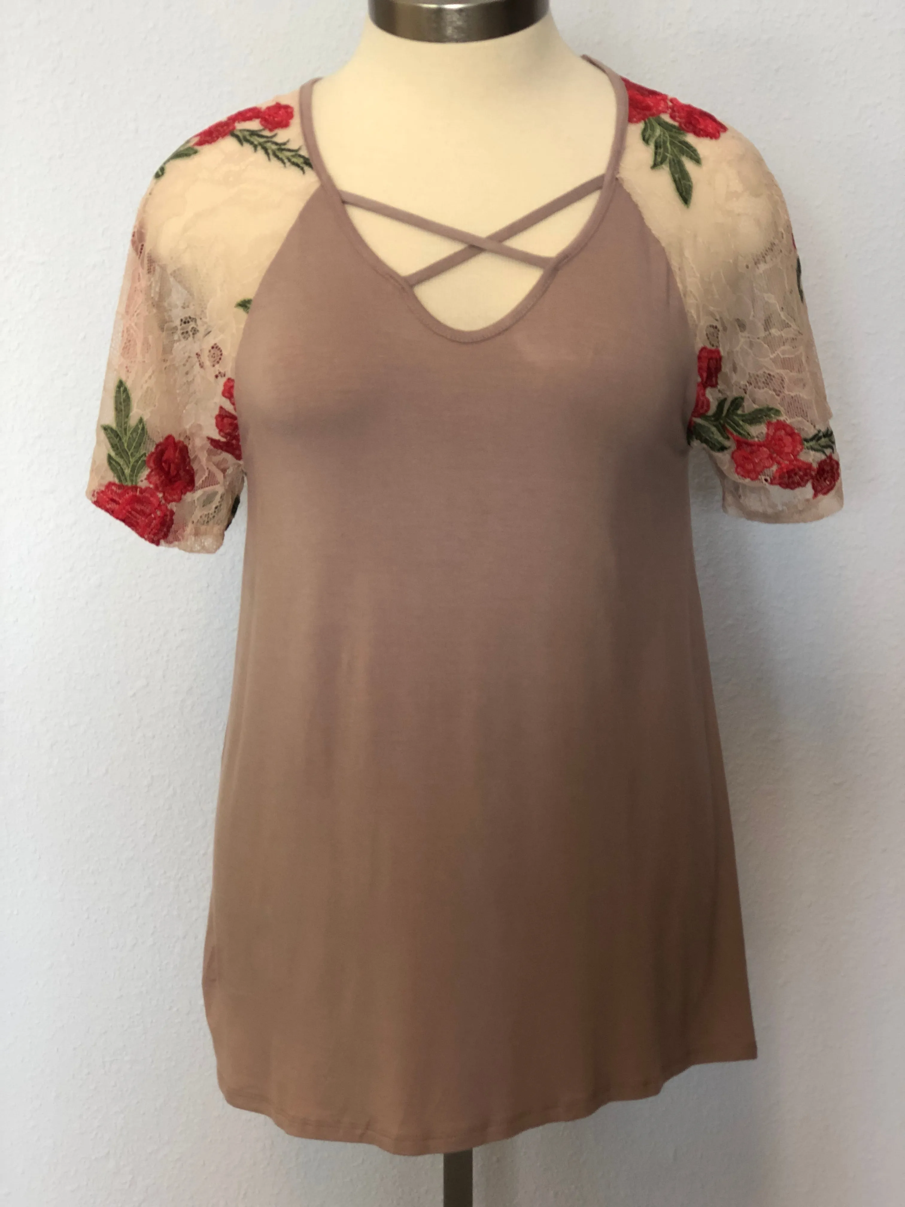 SHORT LACE SLEEVE SHIRT