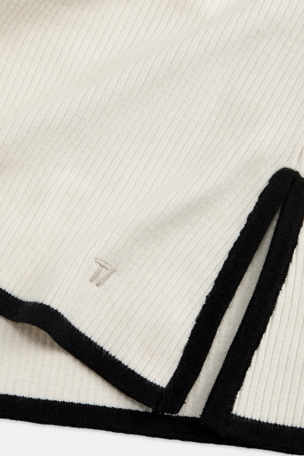 SLEEVELESS MOCK NECK RIBBED KNIT TANK - BUTTERMILK AND BLACK
