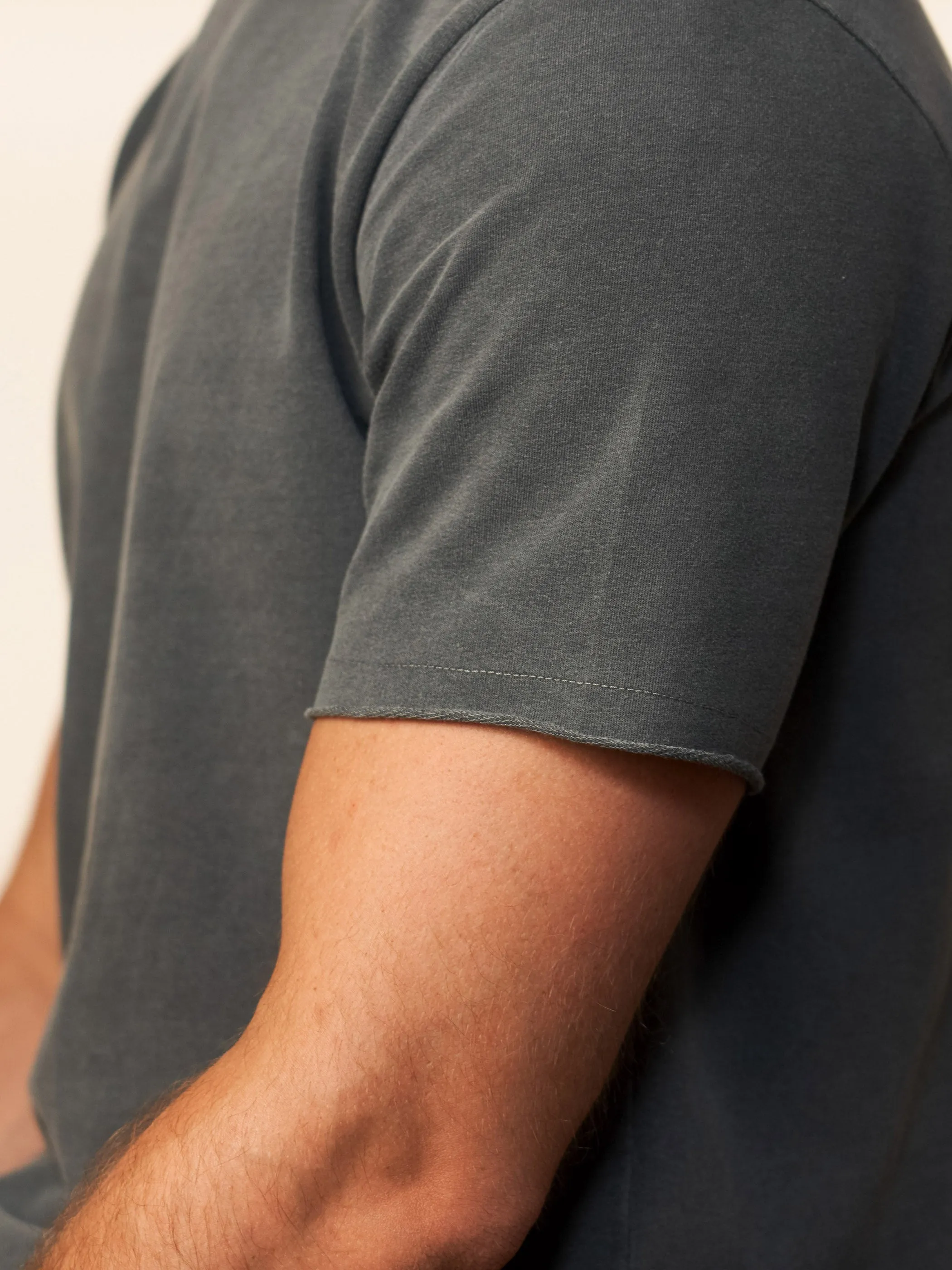 the terry tee - carbon