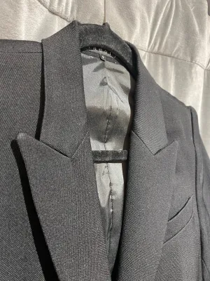 Theory Black Wool Scrunched Long Sleeve Blazer