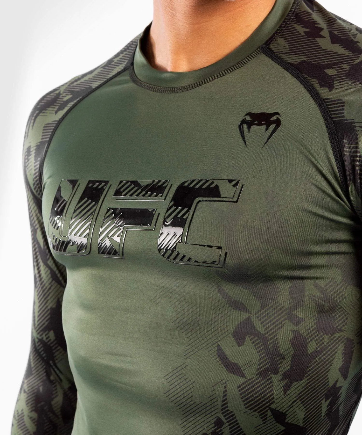 VENUM® UFC AUTHENTIC FIGHT WEEK MEN'S PERFORMANCE LONG SLEEVE RASHGUARD