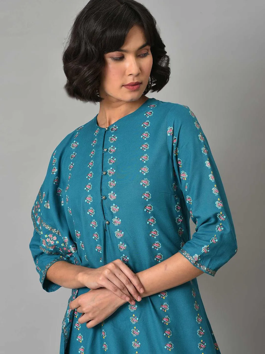 W Festive Floral Print Rayon Kurta With Leggings