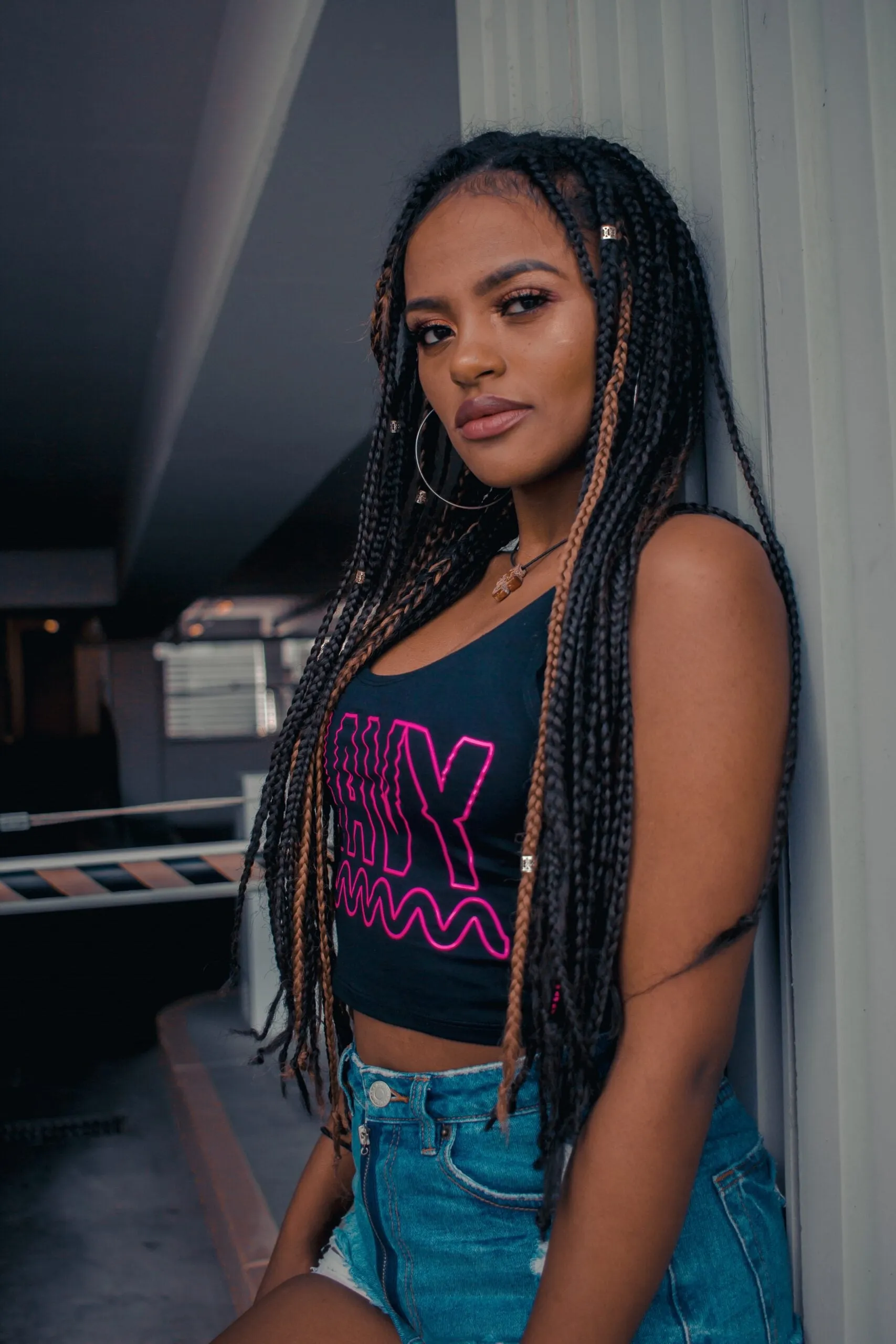 Wavy Neon Pink Outline | Black Crop Top Tank