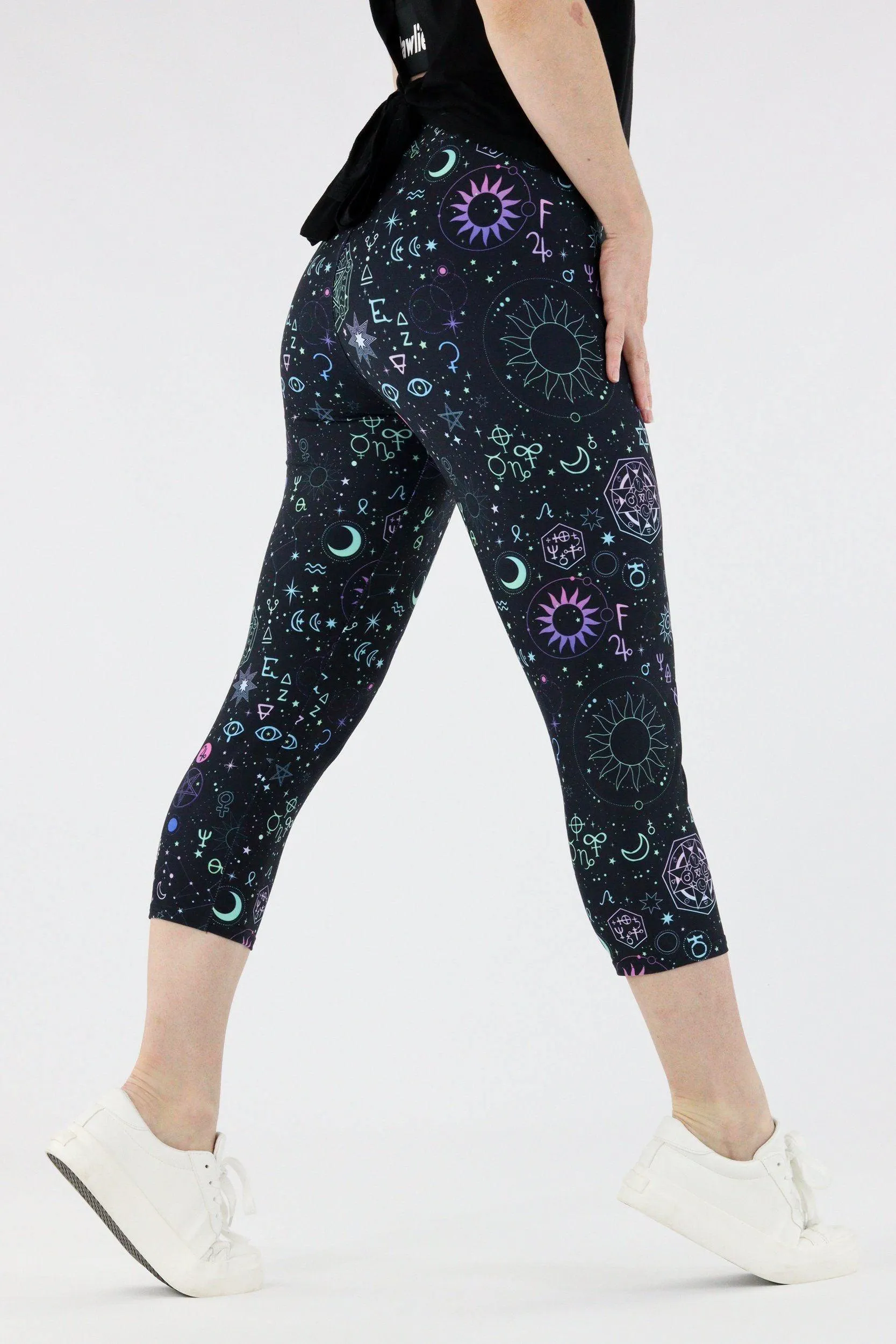 Witch Spells - Casual Capri Leggings